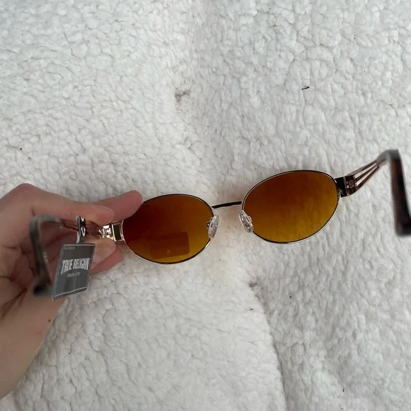 True Religion Gold Sunglasses with Orange Lenses NWT - Picture 4 of 8